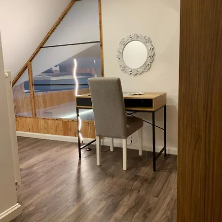 Apartment Dark Horse