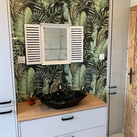 Apartment Dark Horse *