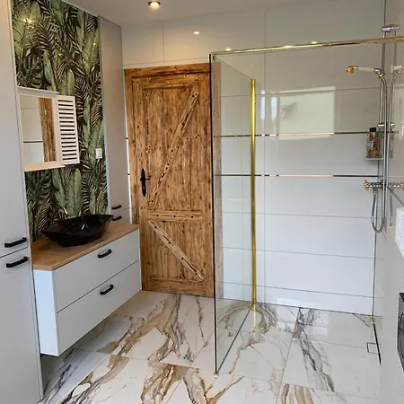 Apartment Dark Horse *